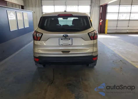 2017 Ford Escape S z USA, uszkodzony, nr VIN 1FMCU0F77HUB61841